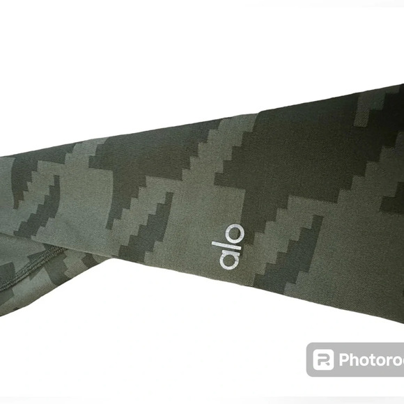 Alo Yoga Herringbone Army Green Full Length Leggings Size XS 28 Inch Womens - Picture 4 of 6